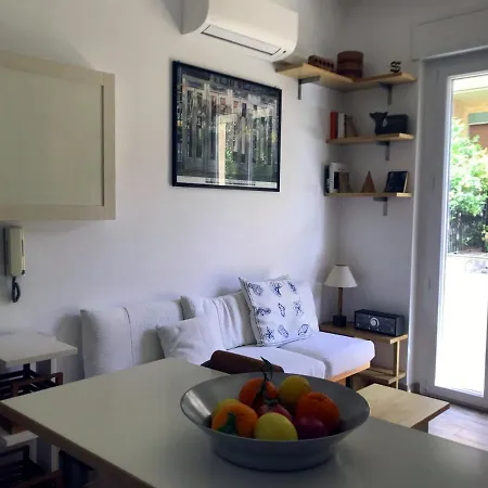 Apartment Euphorbia House, Confort E Intimita In Centro.
